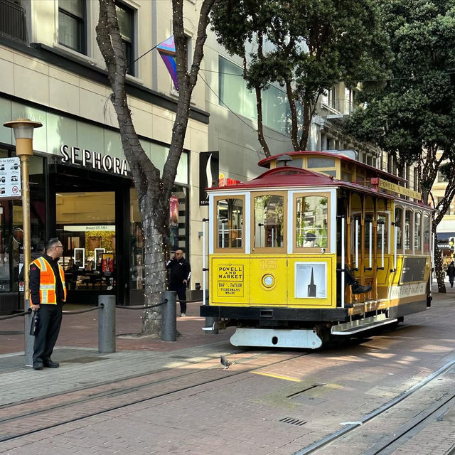 🌉✨ *"Golden Gate Getaway: A Vibrant Weekend Escape in San Francisco’s Heart!"* 🍷🌁