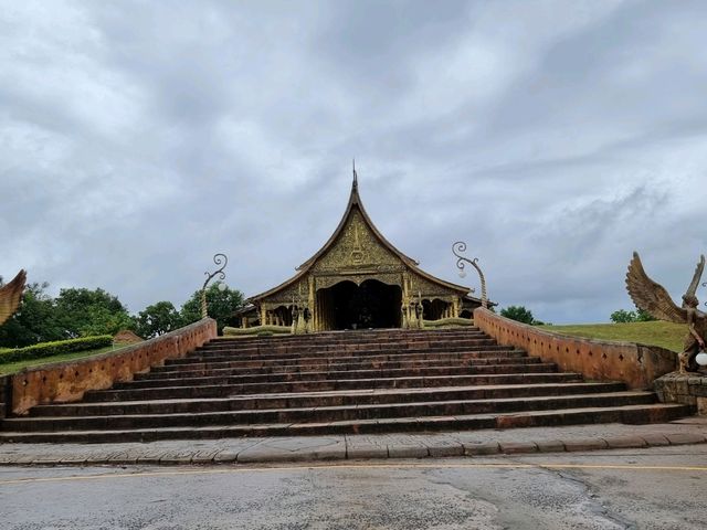 วัดสิรินธรวรารามภูพร้าว (วัดเรืองแสง) อุบลราชธานี