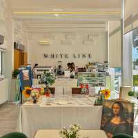 WhiteLine Cafe & Restaurant 