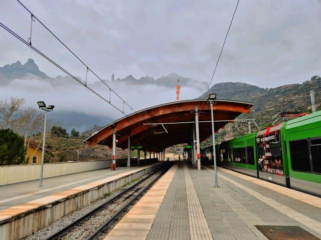 蒙特塞拉特齒軌鐵路壯觀通用聖山的旅程