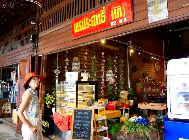ตลาดระแหง 100 ปี ปทุมธานี ตลาดโบราณคลาสสิกแบบไทยๆ