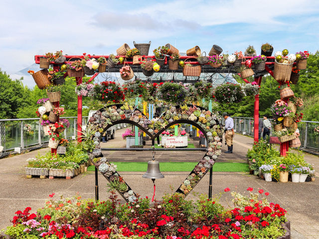 【鳥取県】 四季折々の花々が見渡せる西日本最大級のフラワーパーク『とっとり花回廊』