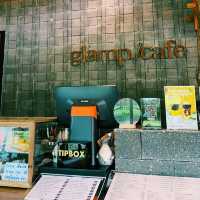 Glamp./cafe เป็นคาเฟ่สไตล์มินิมอล