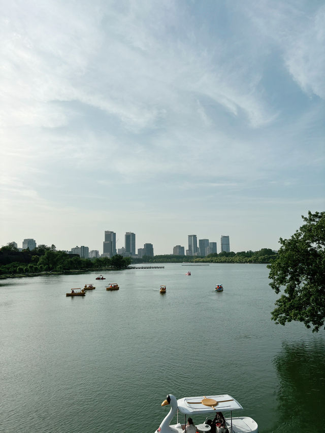 บรรยากาศสบาย ๆ ที่ทะเลสาบซวนหวู่