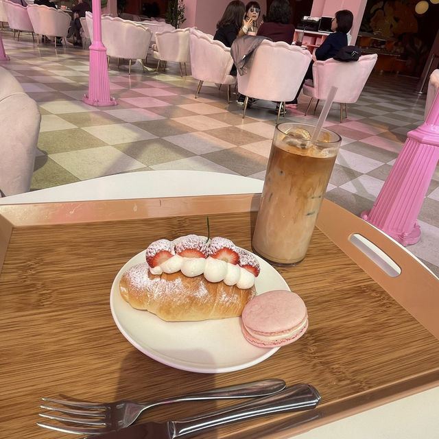 【高陽市】ピンクだらけのアートなカフェ💖