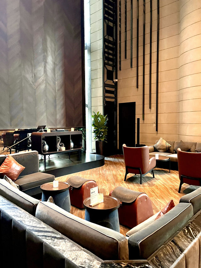 R Bar: A Sophisticated Oasis for Cocktails and Live Entertainment