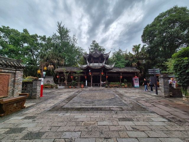 Time Travel, Chengdu Style ⏳🏯 – Huanglongxi Ancient Town