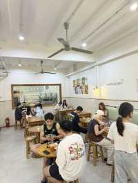 จูนปัง ขนมปัง-นมสด (June Pang)