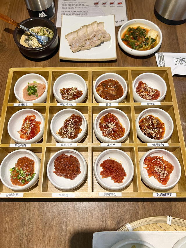 鐘閣駅 ハヤンコレ　12種塩辛を胡麻油ご飯と野菜で