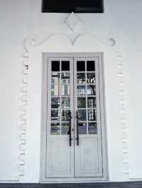 Discover History & Charm at Kuching Old Court House – A Must-Visit Heritage Landmark