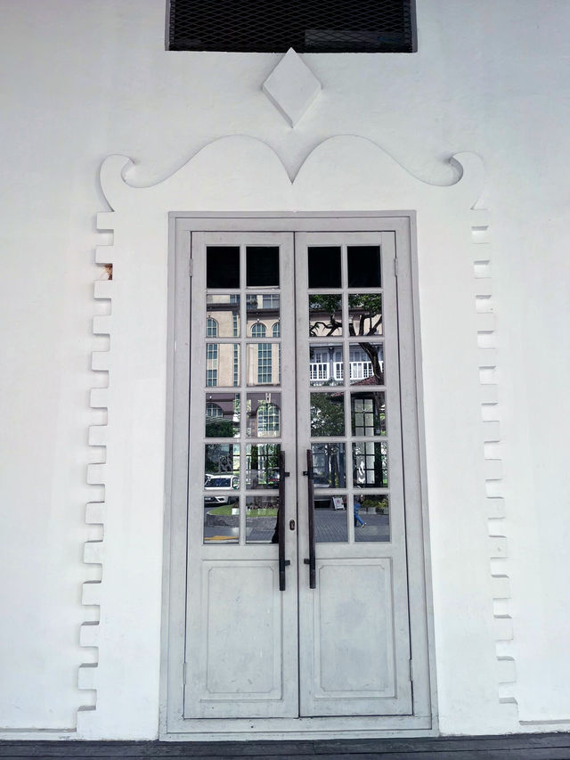 Discover History & Charm at Kuching Old Court House – A Must-Visit Heritage Landmark