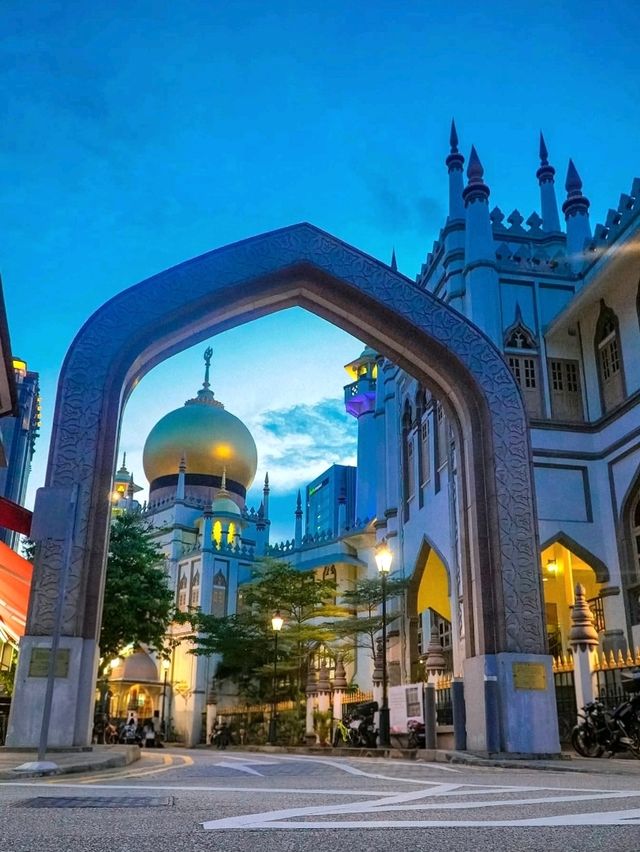 Strolling Through Arab Street