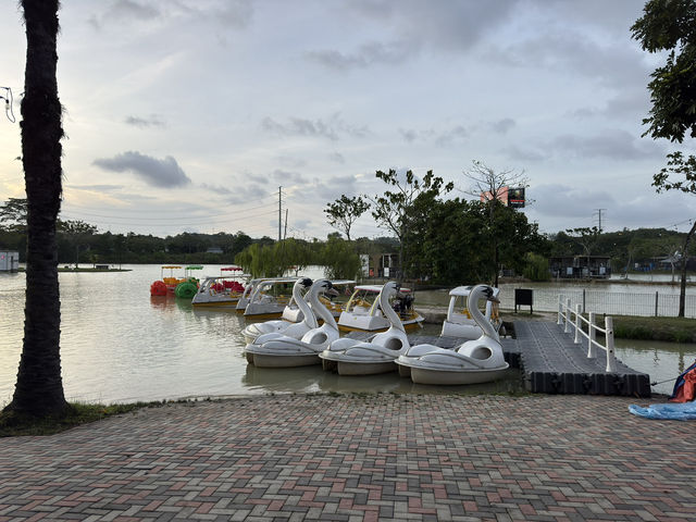 🌊 Lakeside Dining Done Right at LS X Park Restaurant