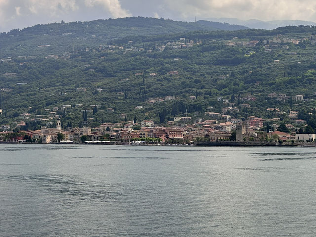 Discover the Beauty of Lago di Garda – Italy’s Largest Lake 🇮🇹🌊