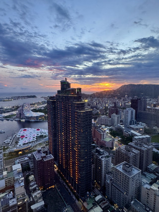 完美的海港餐廳，可一邊用餐一邊欣賞日落