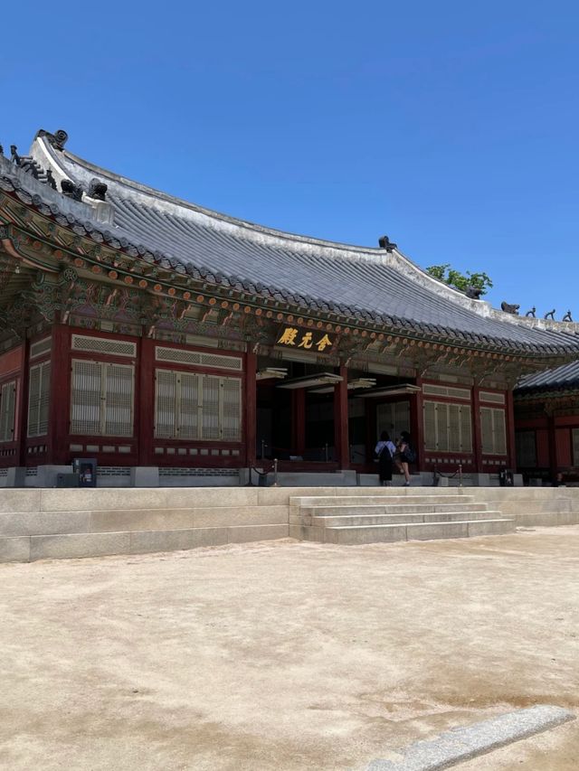 Beneath the Eaves of Heaven: Discover Gyeongbokgung