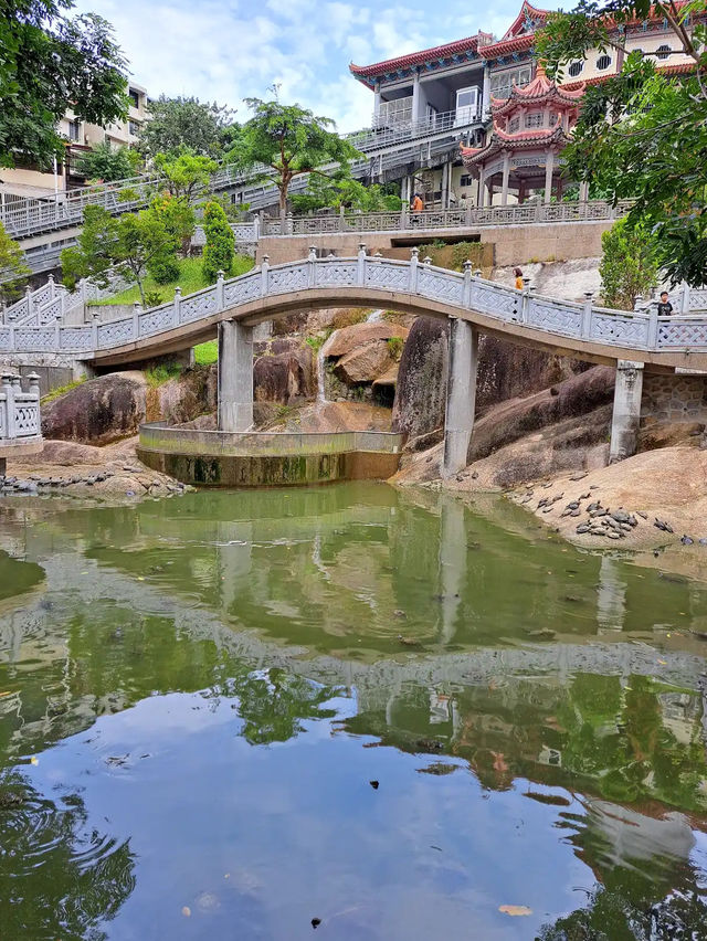Kek Lok Si Chronicles: A Spiritual Journey Above the Clouds