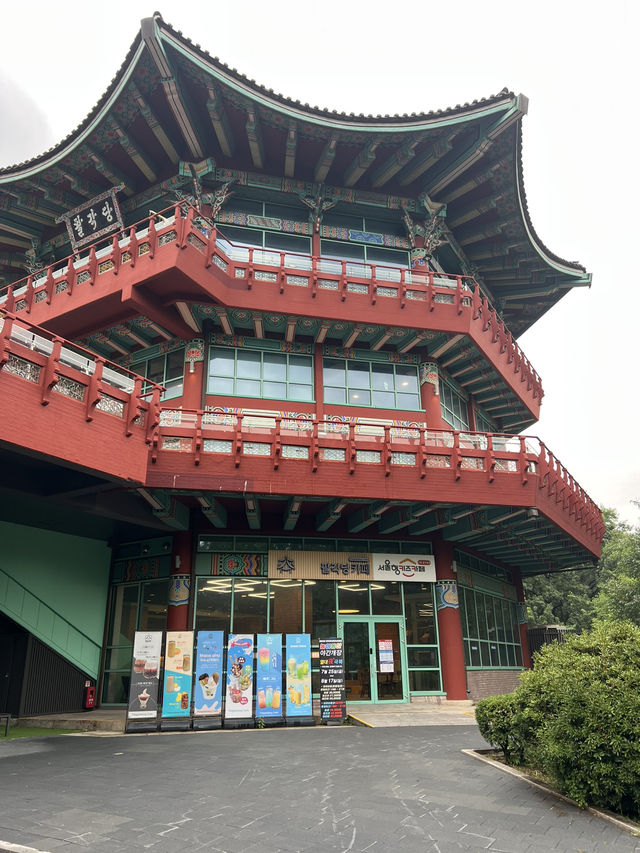 팔각당과 오를광장