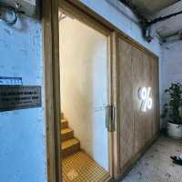 คาเฟ่ในตึกใหญ่ย่านโฮจิมินห์ The Cafe Apartments