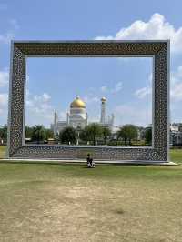 🖼️ Framed in Brunei: The Picture-Perfect View of Omar Ali Saifuddien Mosque