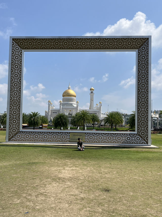 🖼️ Framed in Brunei: The Picture-Perfect View of Omar Ali Saifuddien Mosque