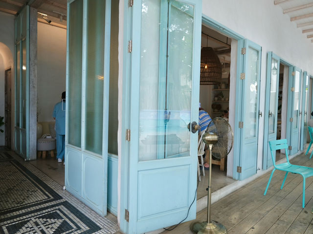 Saloon De Paskani คาเฟ่หัวหินสไตล์ซานโตรินี่ Saloon De Paskani คาเฟ่หัวหินสไตล์ซานโตรินี่