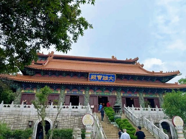  Ascend to Serenity at Tian Tan Buddha