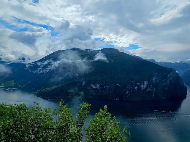 【世界一美しいフィヨルド】ガイランゲルで心震える絶景体験🚢🌄