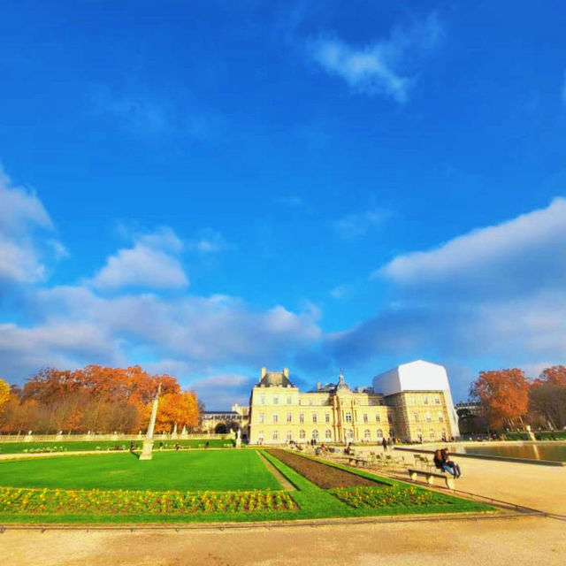 Relaxing Like a Local in Paris' Luxembourg Gardens Relaxing Like a Local in Paris' Luxembourg Gardens