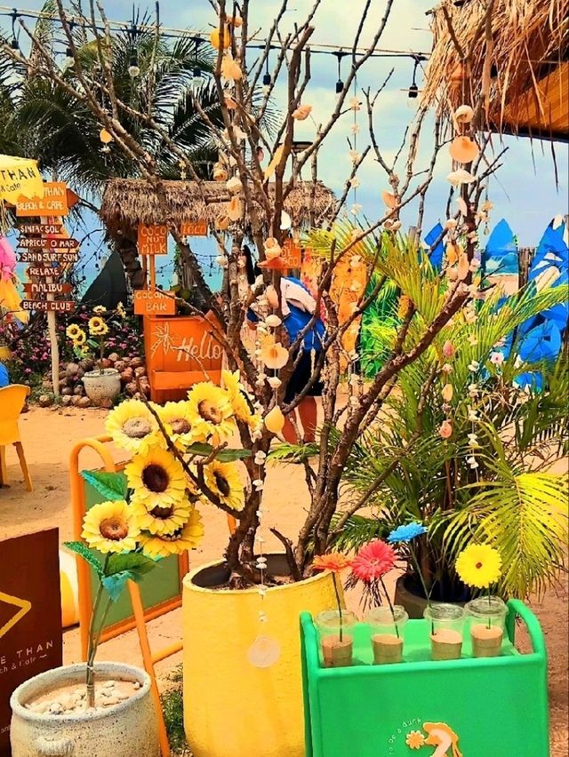 คาเฟ่เป็ดน่ารักๆ More than beach cafe Cha am