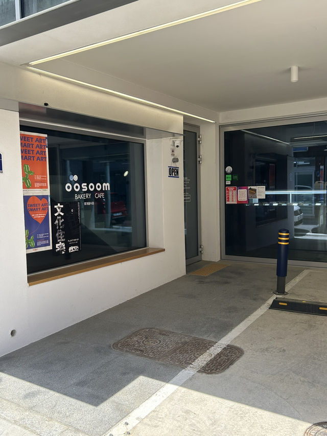 아기자기한 갤러리같은 분위기의 고품격 디저트 카페 🍀🤍 아기자기한 갤러리같은 분위기의 고품격 디저트 카페 🍀🤍