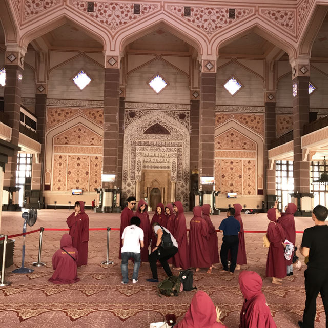 เยี่ยมชมโบสถ์ Masjid Putra 💒 เยี่ยมชมโบสถ์ Masjid Putra 💒