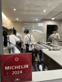 台中｜MINIMAL 冰淇淋——全世界第一間摘下米其林一星的「冰店」：把一杯冰做成一場專注的演出 🍨⭐️