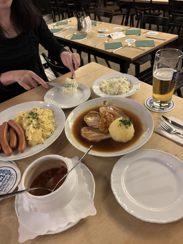【ミュンヘン🇩🇪】市庁舎の仕掛け時計と絶品グルメ巡り 