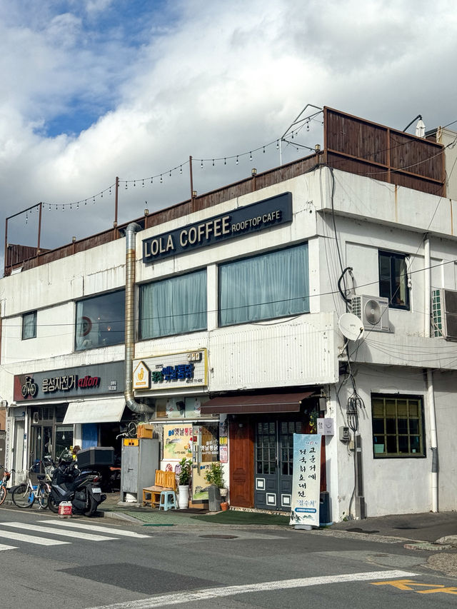 경주 읍성 뷰 카페 ‘로라커피’