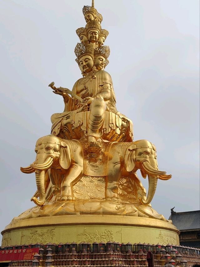 At the Summit of Mount Emei: Ever-Changing Weather, the Ups and Downs of Life