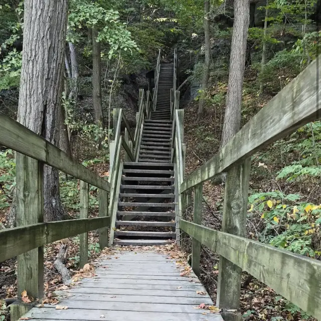 Starved Rock's Unique Canyon Experience