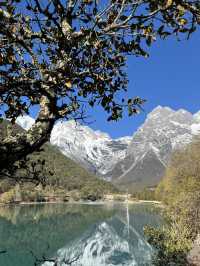 Blue Moon Valley : Turquoise Water & Snow Peaks!