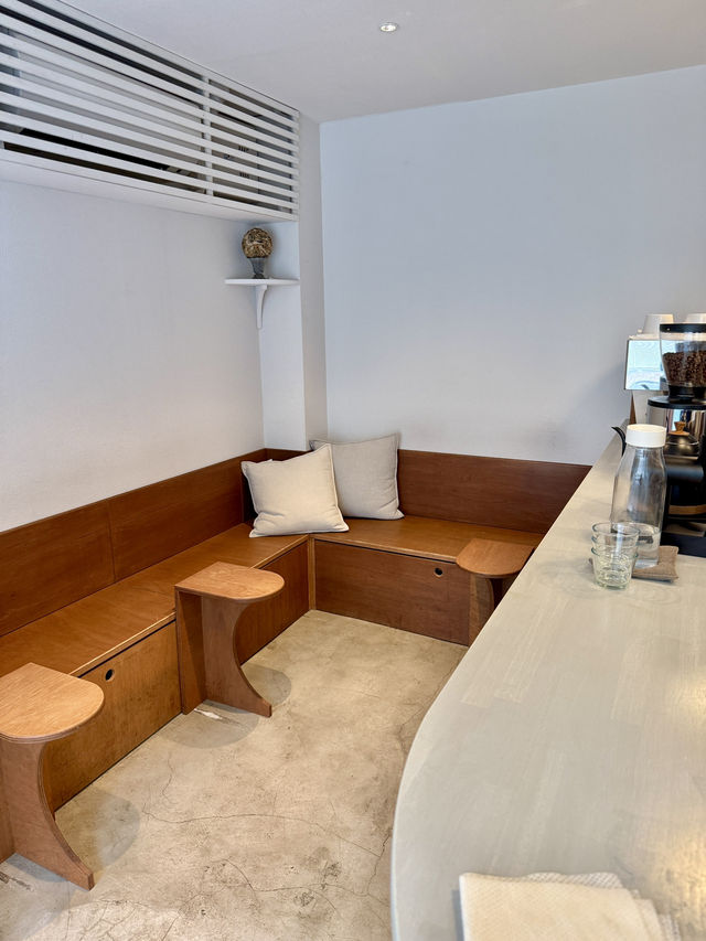 🍑 Refined Café Culture in Ueno – Nagi Ueno