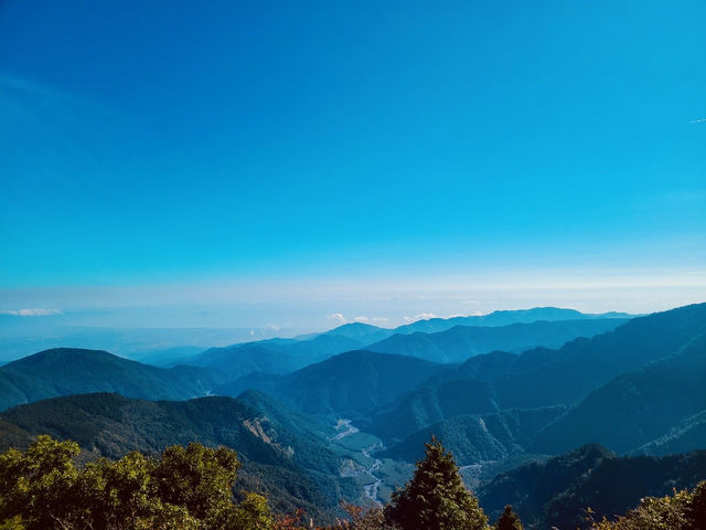 薄霧中的藍寶石——翠峰湖與望洋山漫步記