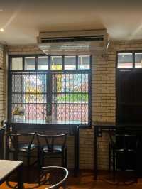 จิงจิง ไอศกรีมบาร์ แอนด์ คาเฟ่