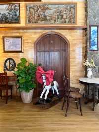 คาเฟ่ Pet friendly หัวหิน ขนมเครื่องดื่มอร่อย 📚🕰️