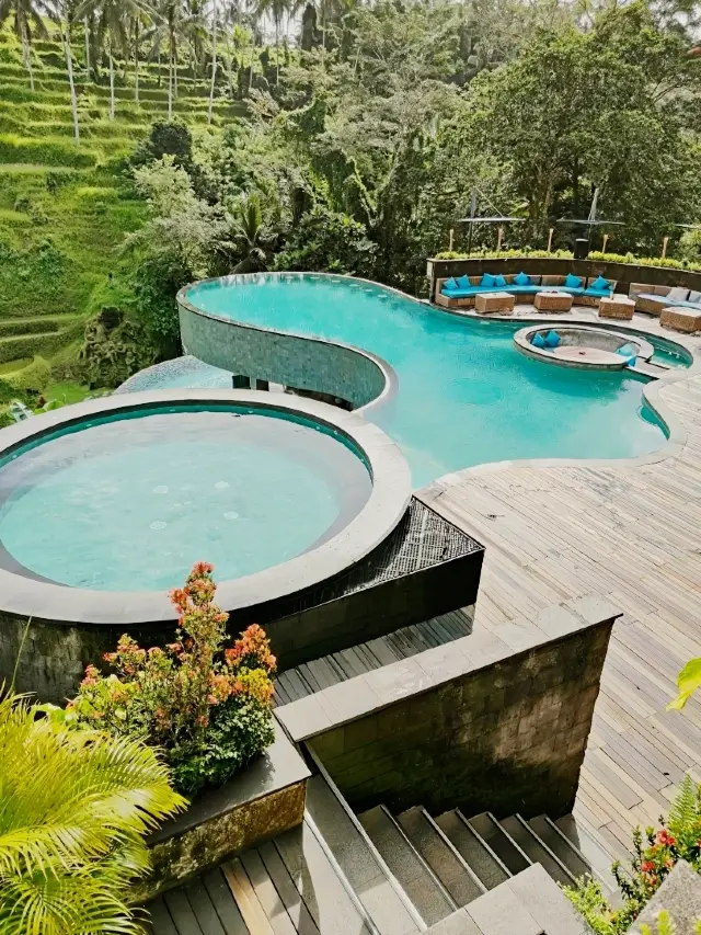 Blue pool Green field