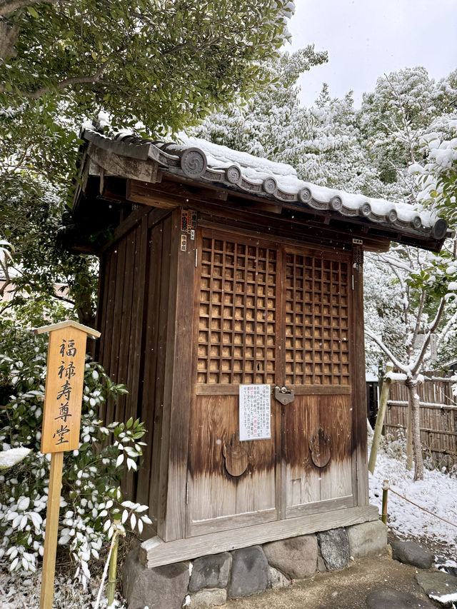 ❄️ A Silent Snowy Morning in Edo’s Garden