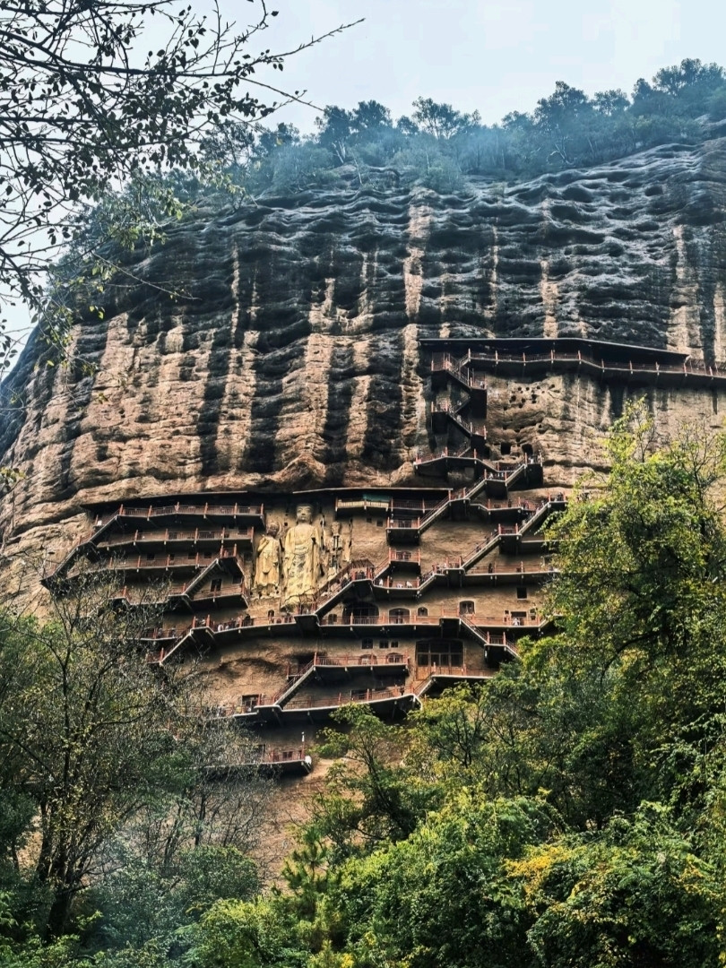 📍足が震えてしまう千年も昔の仏像がある断崖！ | Trip.com 天水