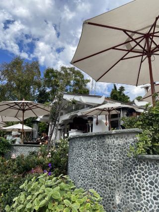 สัมผัสความผ่อนคลายและสุขภาพดีที่ Laguna Beach กับ Urth Caffé