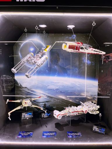 レゴ®スター・ウォーズ – 「プレイフル・サイド」を体験しよう
