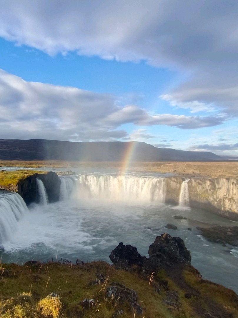 Goðafoss Waterfall – One of Iceland Most Beautiful Waterfalls 🌈💦