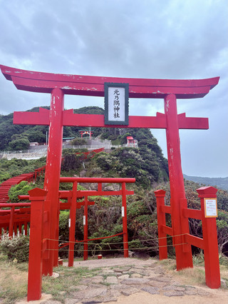 絶景とアクセスのジレンマ：元乃隅神社はわざわざ足を運ぶ価値がある秘境か？。