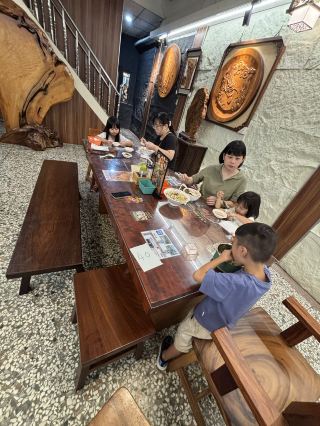 🐔 거대한 토마호크 뼈를 뜯어먹는 중! ✨ 펑파이 하카 치킨 누들 레스토랑: 손으로 직접 찢은 가리비와 닭고기 국수, 그리고 샘물로 끓인 방목 닭고기까지! 산이 인터체인지 근처 최고의 #음식천국 순례지! 🥢